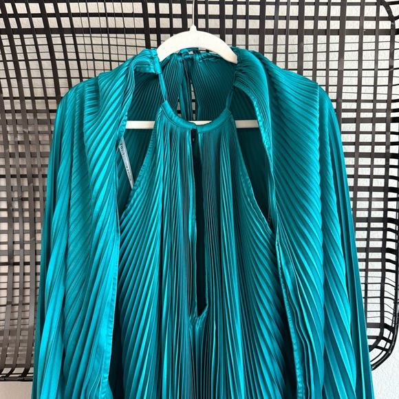 L’IDEE Boheme gown pleated maxi dress with cape in Jewel - Picture 6 of 16